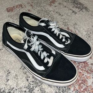 women’s black Vans